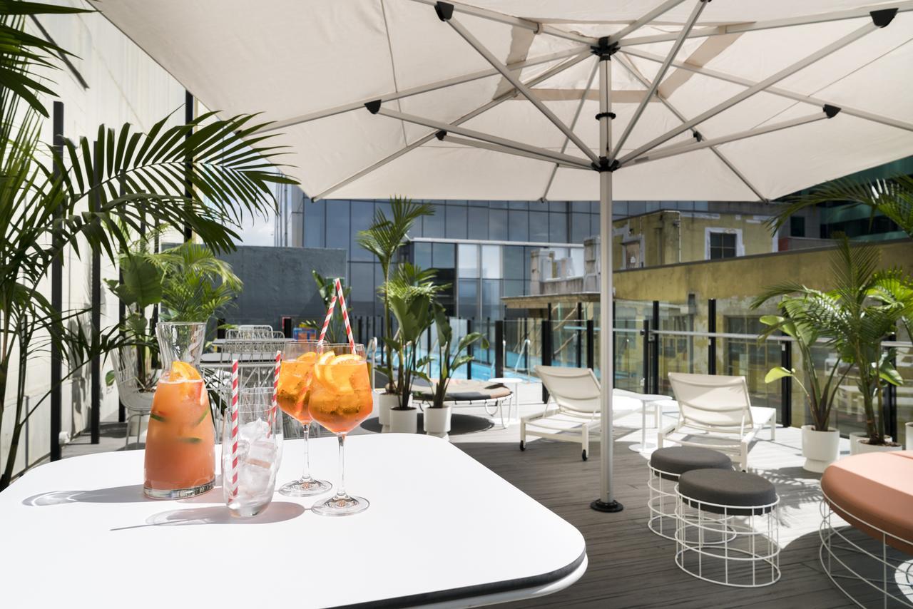 Adelphi Hotel Melbourne Exterior foto The pool at the Hotel